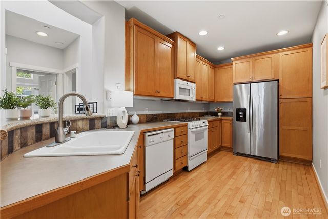 1392 Huckleberry Cir, Issaquah, WA 98029