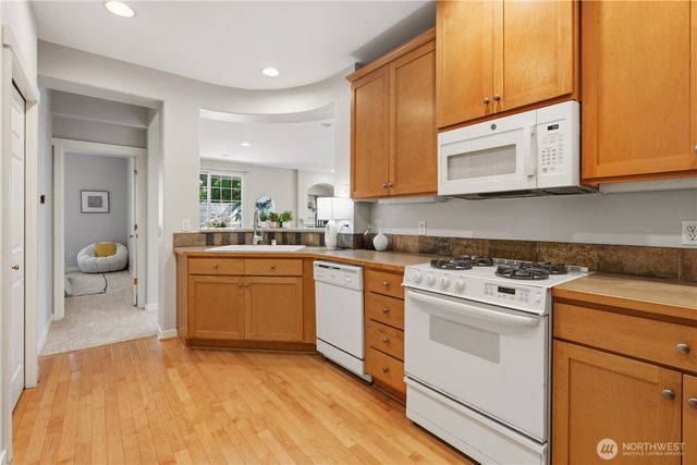 1392 Huckleberry Cir, Issaquah, WA 98029