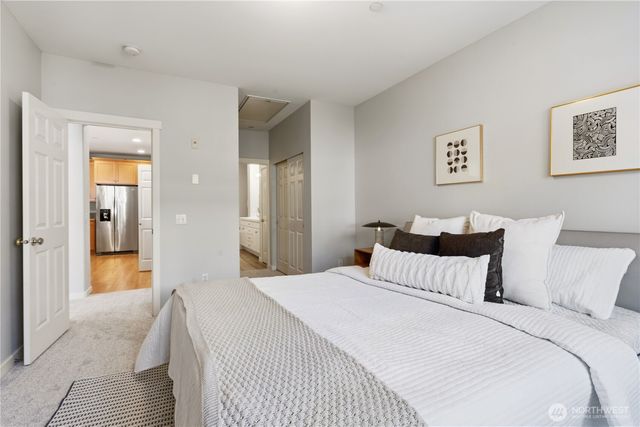 1392 Huckleberry Cir, Issaquah, WA 98029