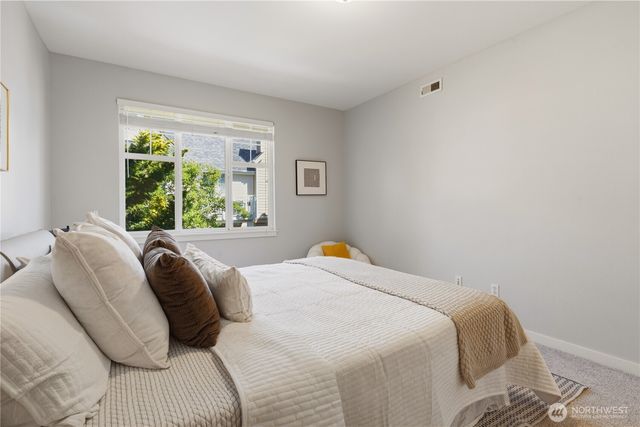 1392 Huckleberry Cir, Issaquah, WA 98029