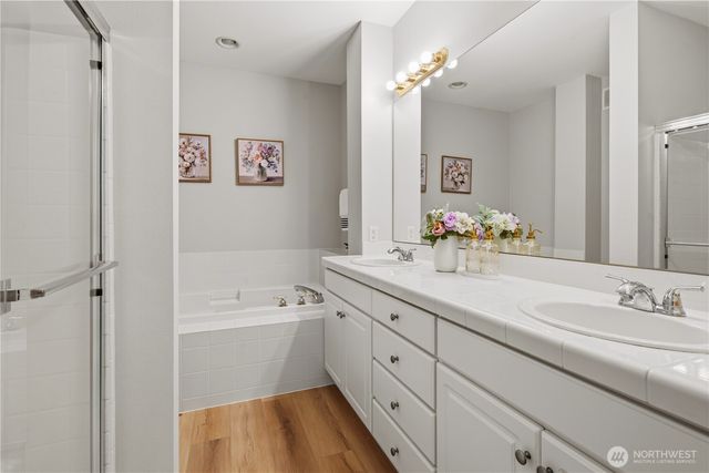 1392 Huckleberry Cir, Issaquah, WA 98029