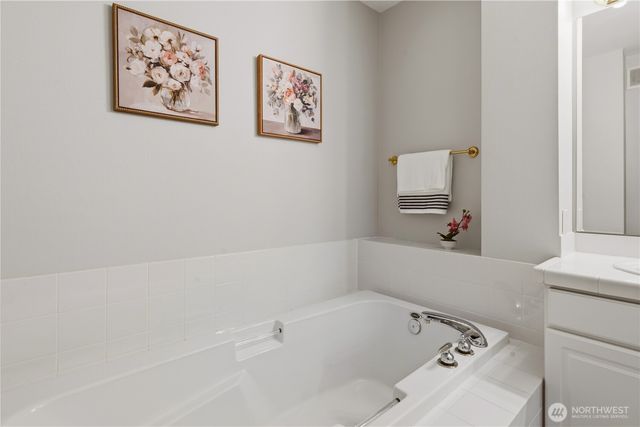 1392 Huckleberry Cir, Issaquah, WA 98029