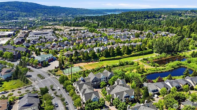 1392 Huckleberry Cir, Issaquah, WA 98029