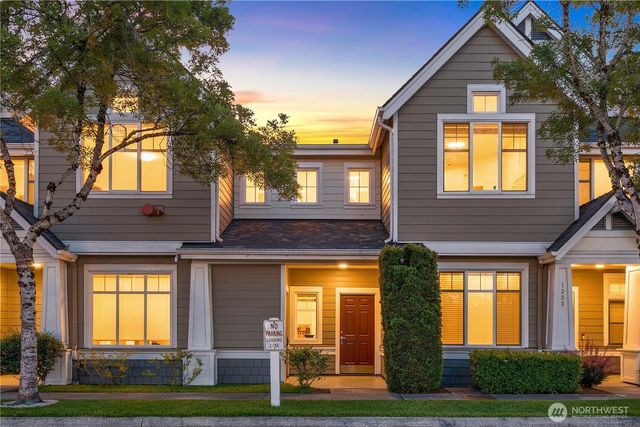 1392 Huckleberry Cir, Issaquah, WA 98029