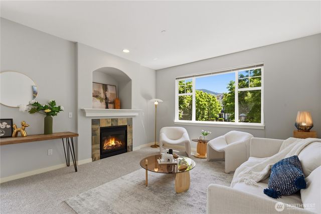1392 Huckleberry Cir, Issaquah, WA 98029