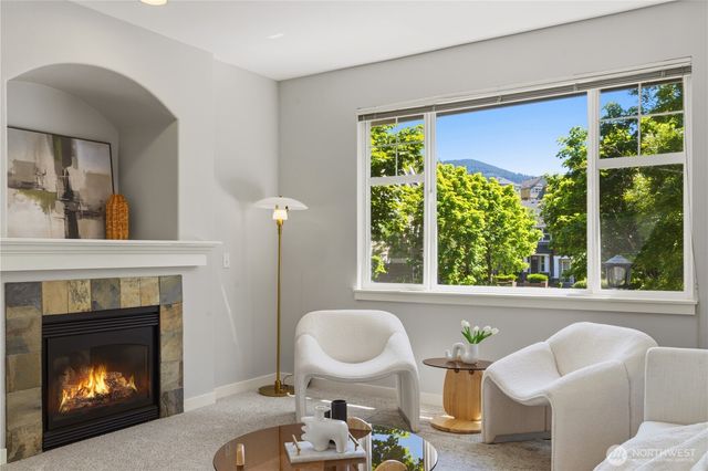 1392 Huckleberry Cir, Issaquah, WA 98029