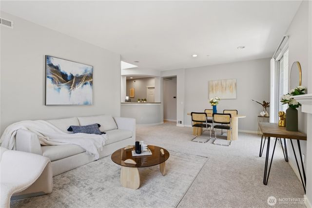 1392 Huckleberry Cir, Issaquah, WA 98029