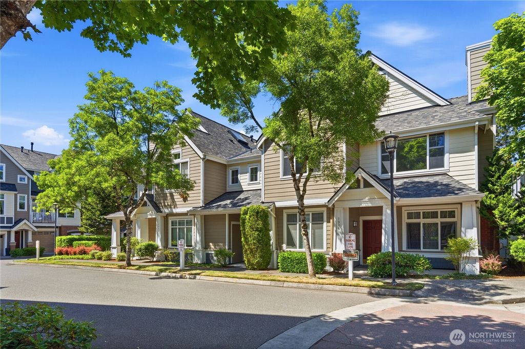 1392 Huckleberry Cir, Issaquah, WA 98029