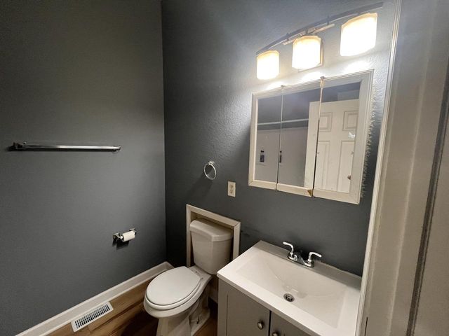 2477 N 6th STREET, Milwaukee, WI 53212