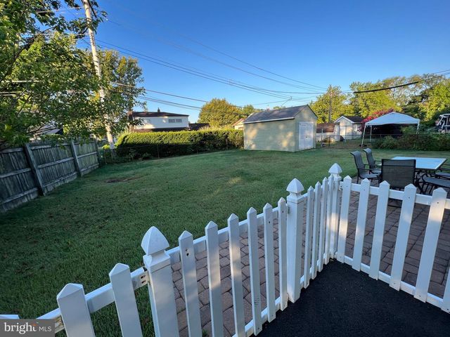 16 CRABTREE DR, Levittown, PA 19055