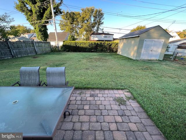 16 CRABTREE DR, Levittown, PA 19055