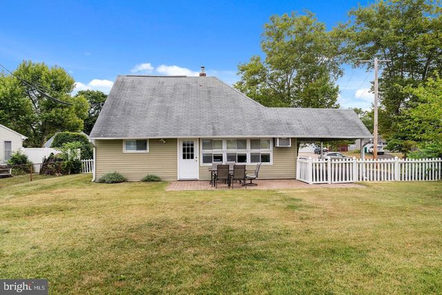 16 CRABTREE DR, Levittown, PA 19055