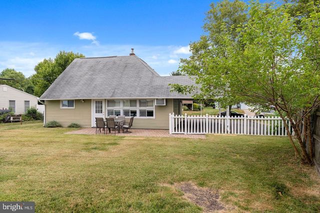 16 CRABTREE DR, Levittown, PA 19055