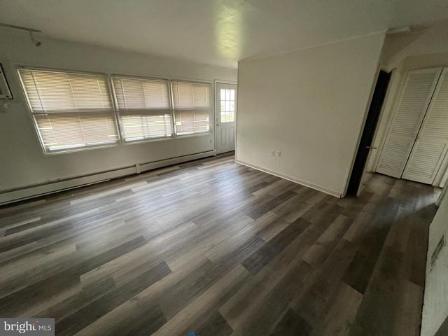 16 CRABTREE DR, Levittown, PA 19055