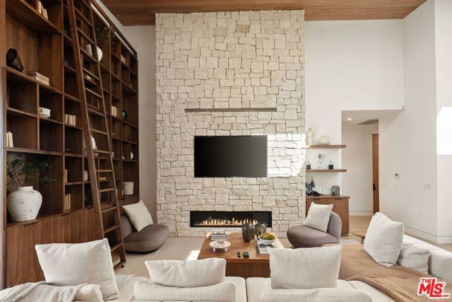 9715 Arby Drive, Beverly Hills, CA 90210