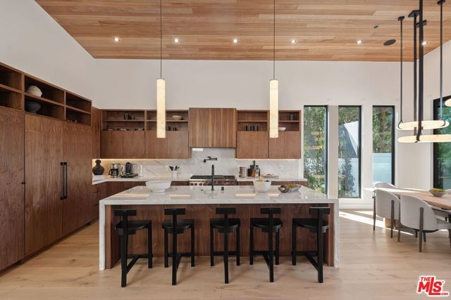 9715 Arby Drive, Beverly Hills, CA 90210