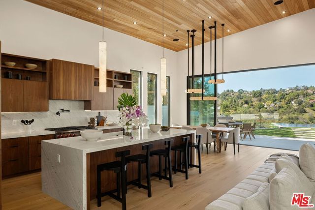 9715 Arby Drive, Beverly Hills, CA 90210