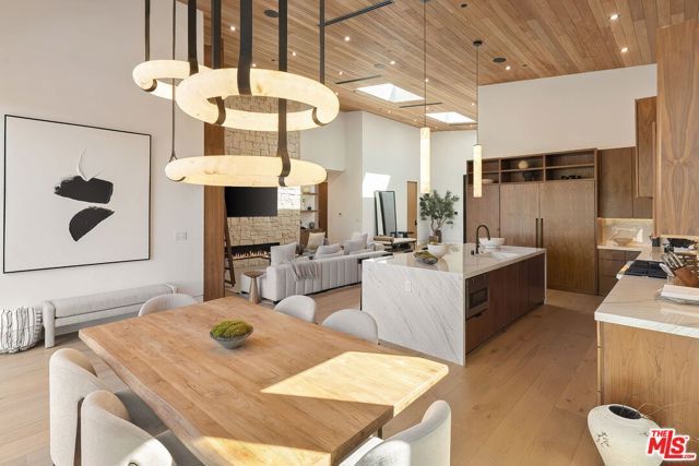 9715 Arby Drive, Beverly Hills, CA 90210