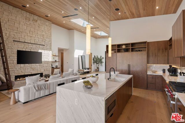 9715 Arby Drive, Beverly Hills, CA 90210