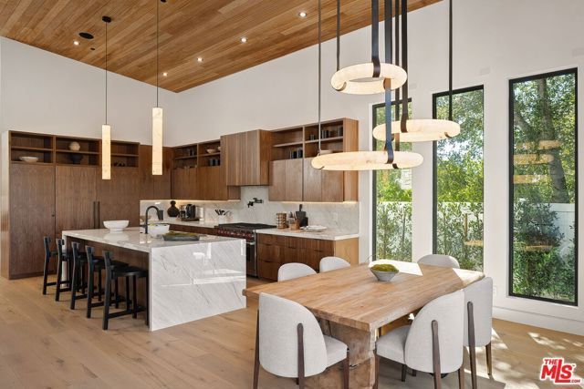 9715 Arby Drive, Beverly Hills, CA 90210