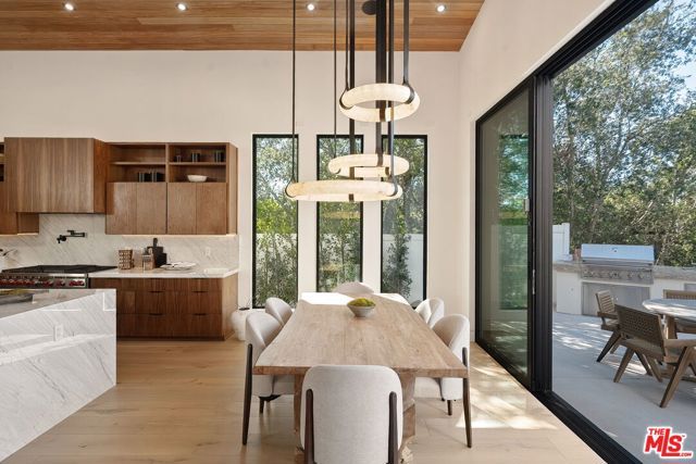 9715 Arby Drive, Beverly Hills, CA 90210