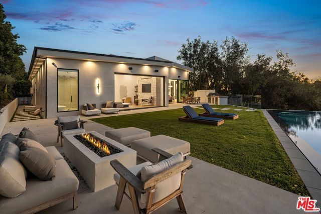 9715 Arby Drive, Beverly Hills, CA 90210