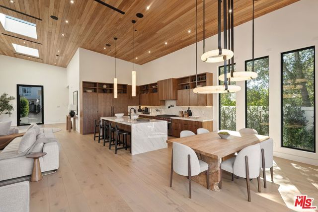 9715 Arby Drive, Beverly Hills, CA 90210