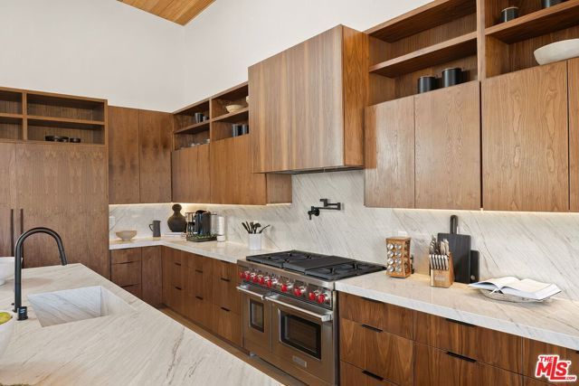 9715 Arby Drive, Beverly Hills, CA 90210