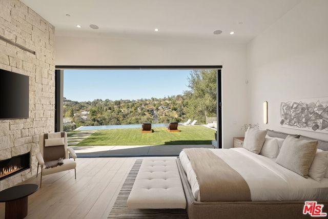 9715 Arby Drive, Beverly Hills, CA 90210