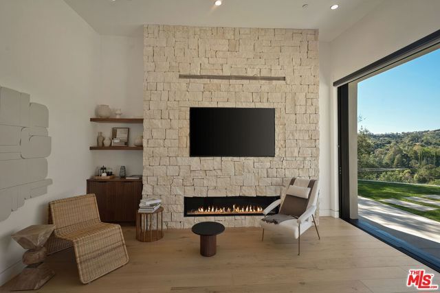 9715 Arby Drive, Beverly Hills, CA 90210