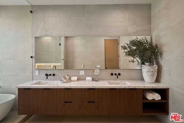 9715 Arby Drive, Beverly Hills, CA 90210