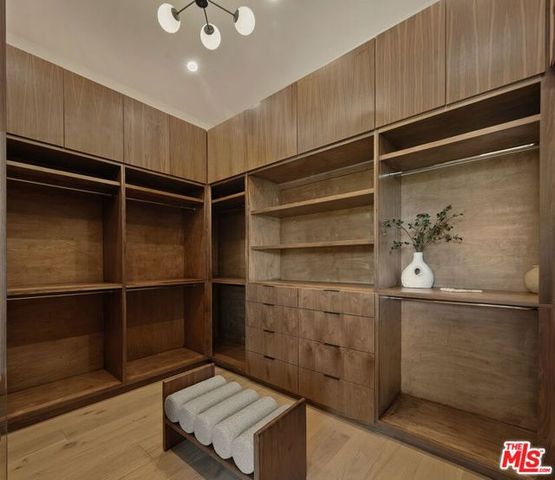 9715 Arby Drive, Beverly Hills, CA 90210