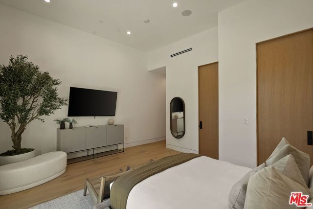 9715 Arby Drive, Beverly Hills, CA 90210