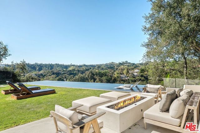 9715 Arby Drive, Beverly Hills, CA 90210