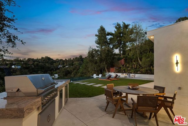 9715 Arby Drive, Beverly Hills, CA 90210