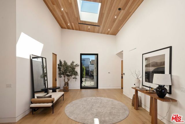 9715 Arby Drive, Beverly Hills, CA 90210