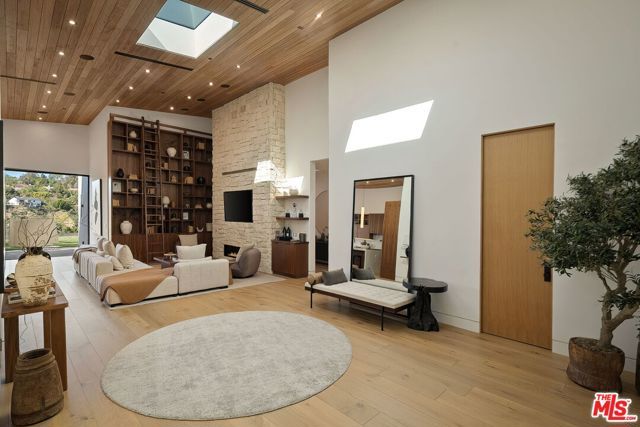 9715 Arby Drive, Beverly Hills, CA 90210