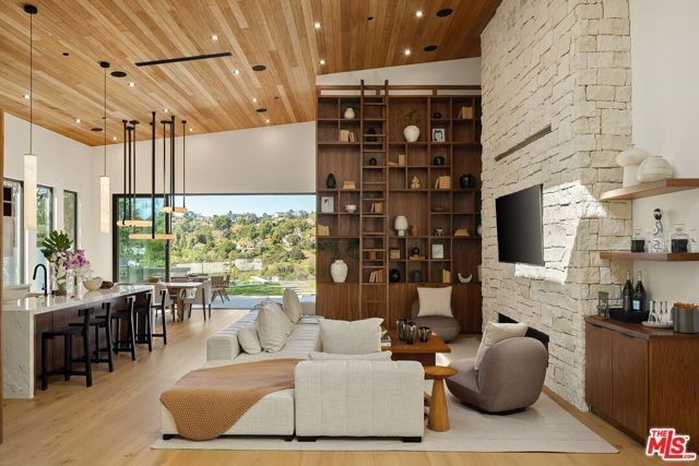 9715 Arby Drive, Beverly Hills, CA 90210