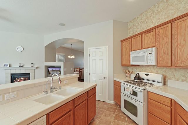 9554 Harvest Gold Ct, Sacramento, CA 95827