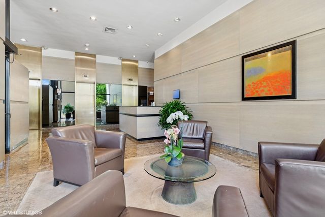 2500 N Lakeview Avenue 603, Chicago, IL 60614