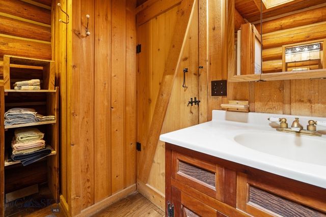 390 Crosscut Road, Rexford, MT 59930