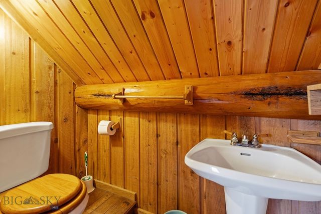 390 Crosscut Road, Rexford, MT 59930