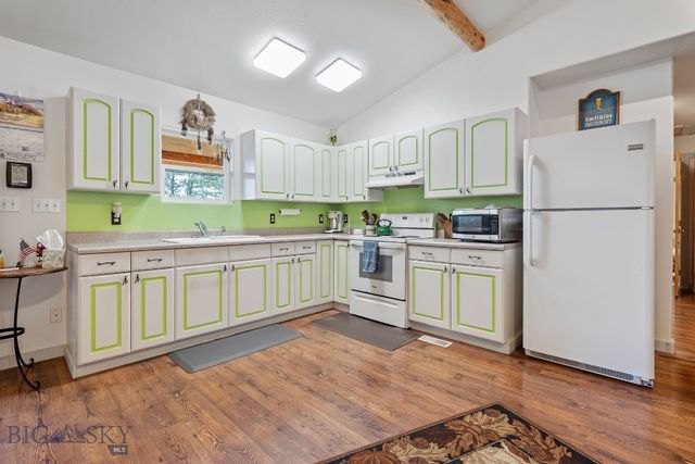 390 Crosscut Road, Rexford, MT 59930