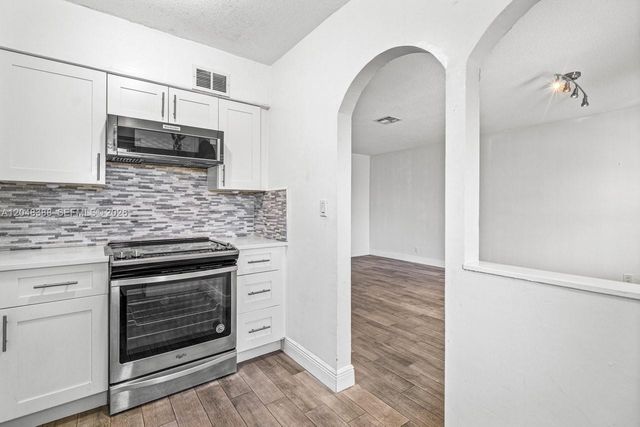260 NW 19th Street 26, Boca Raton, FL 33432
