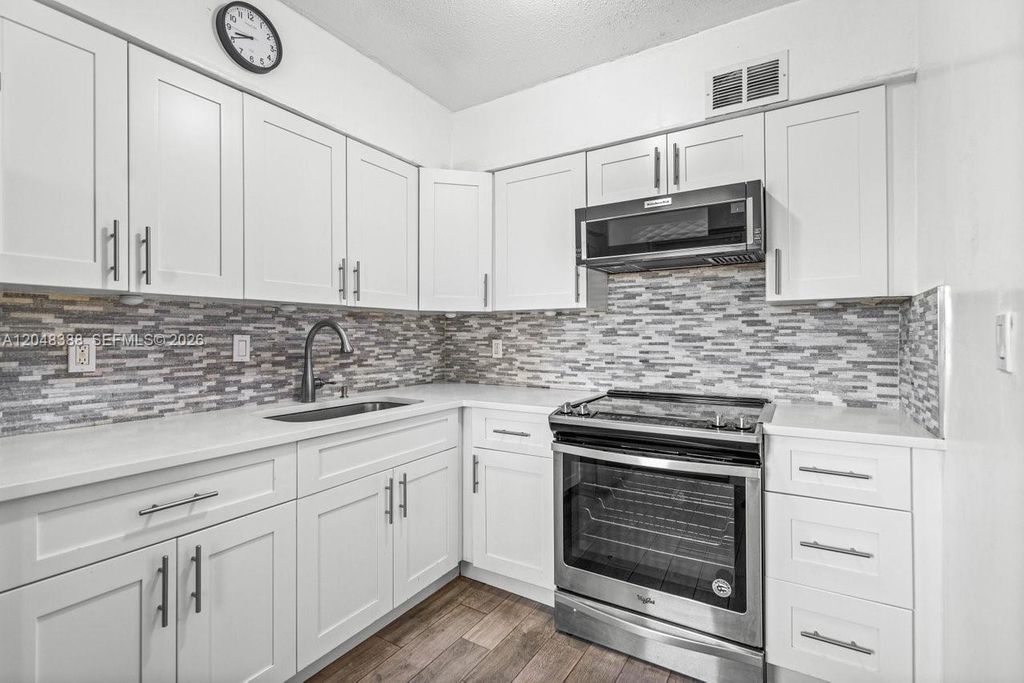 260 NW 19th Street 26, Boca Raton, FL 33432