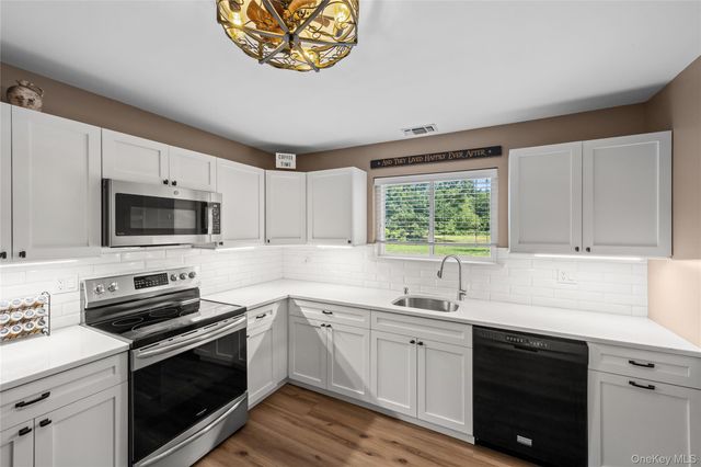 416 Lindsay Lane, Moriches, NY 11955