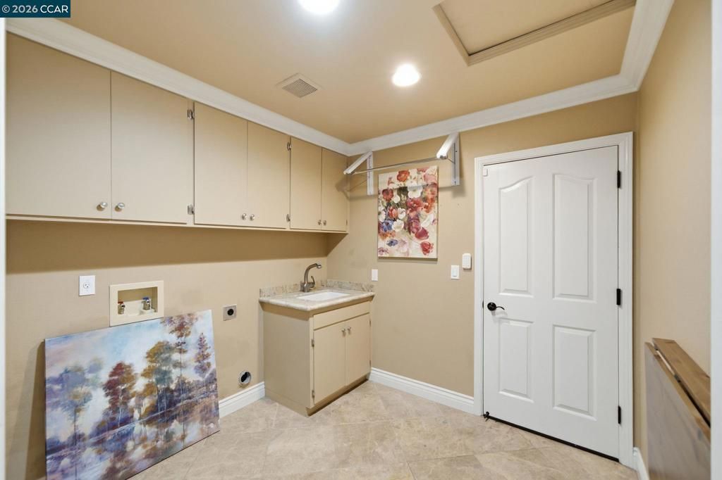 Image 40 of property listing at 700 Blue Spruce Dr, Danville, CA 94506