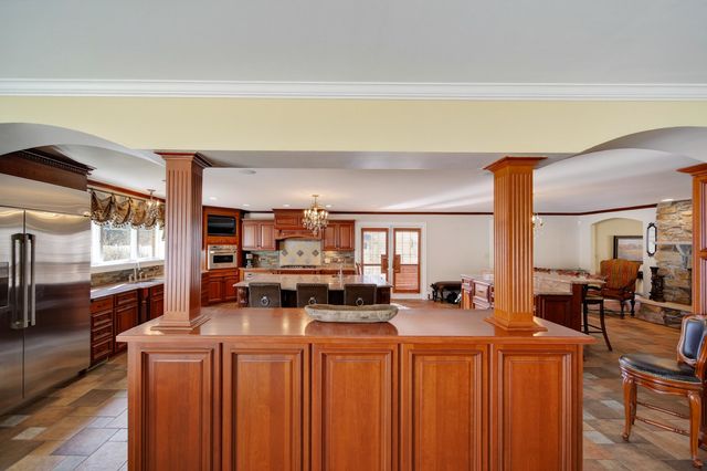 426 SHAWNEE Drive, Erie, PA 16505