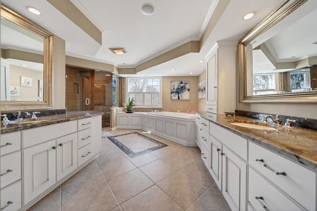 426 SHAWNEE Drive, Erie, PA 16505