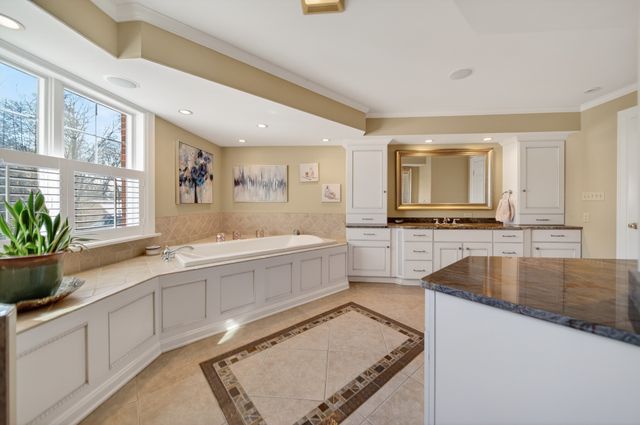 426 SHAWNEE Drive, Erie, PA 16505